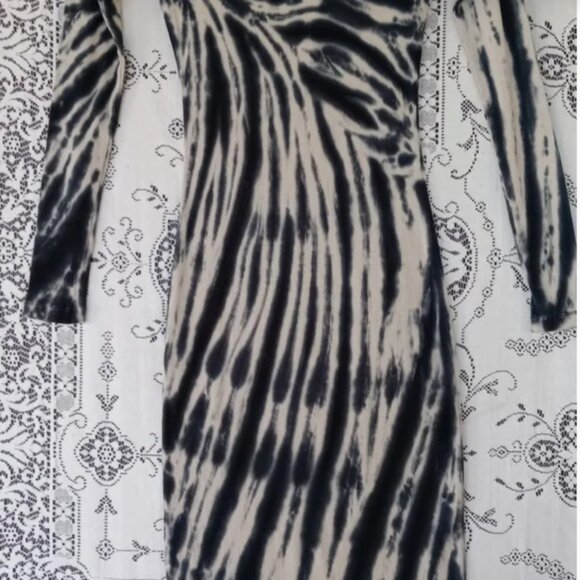 Young, Fabulous, & Broke To Dye Maxi Dress Size: M NWT - Picture 12 of 14